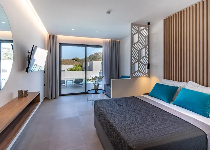 Zoes Hotel & Suites