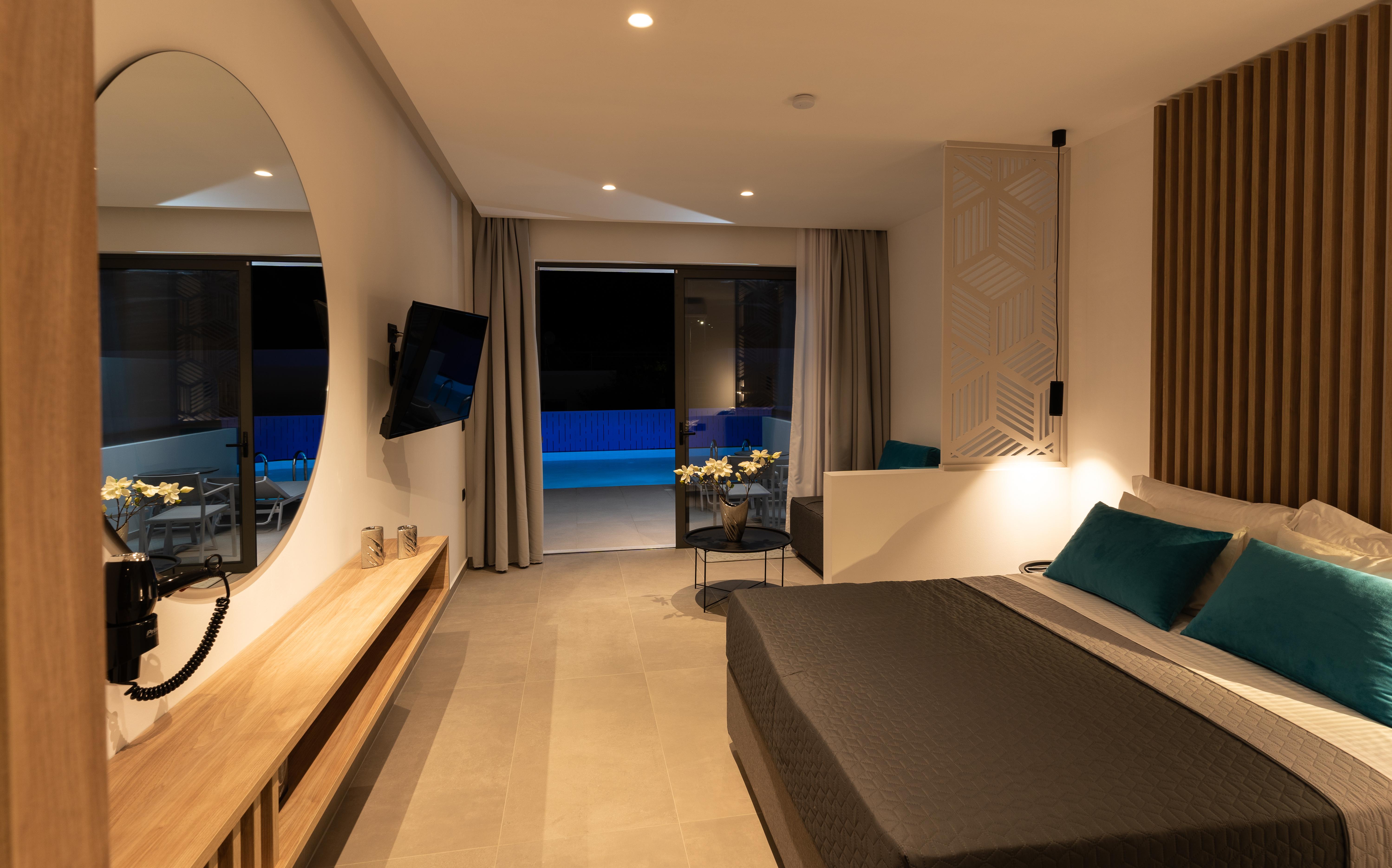 Hotel Zoes & 3*