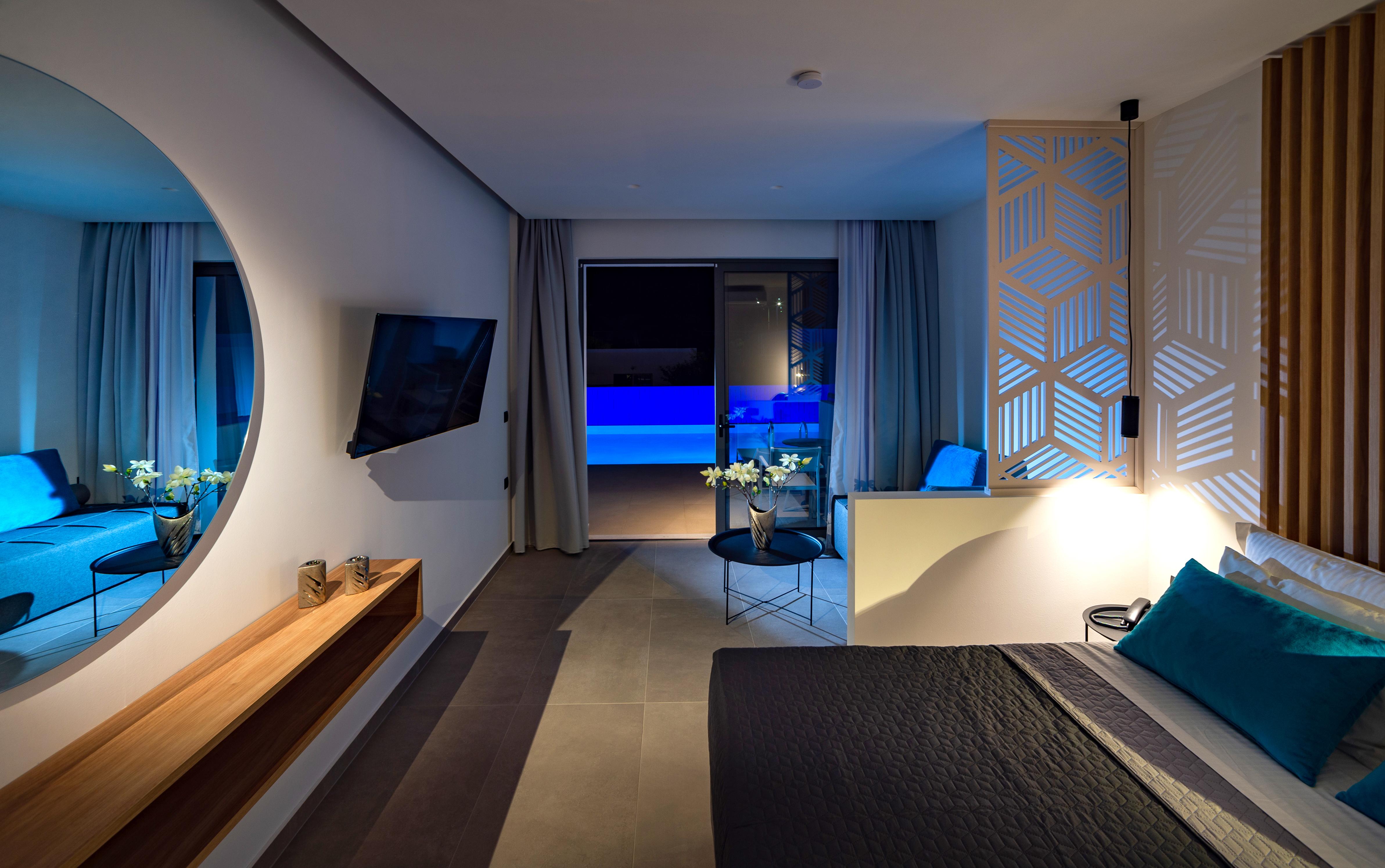 Hotel Zoes & 3*