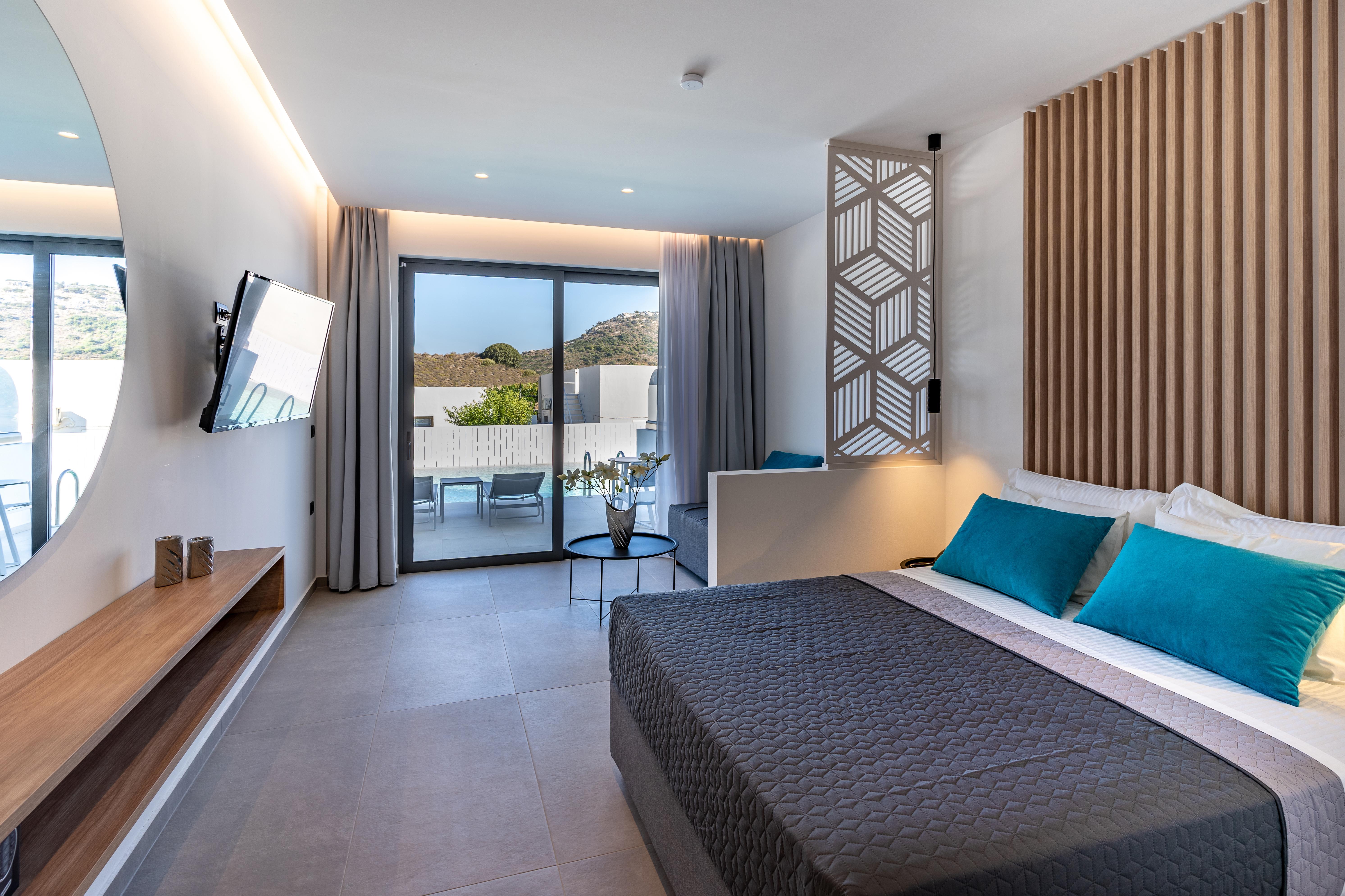 Zoes & Hotel 3*