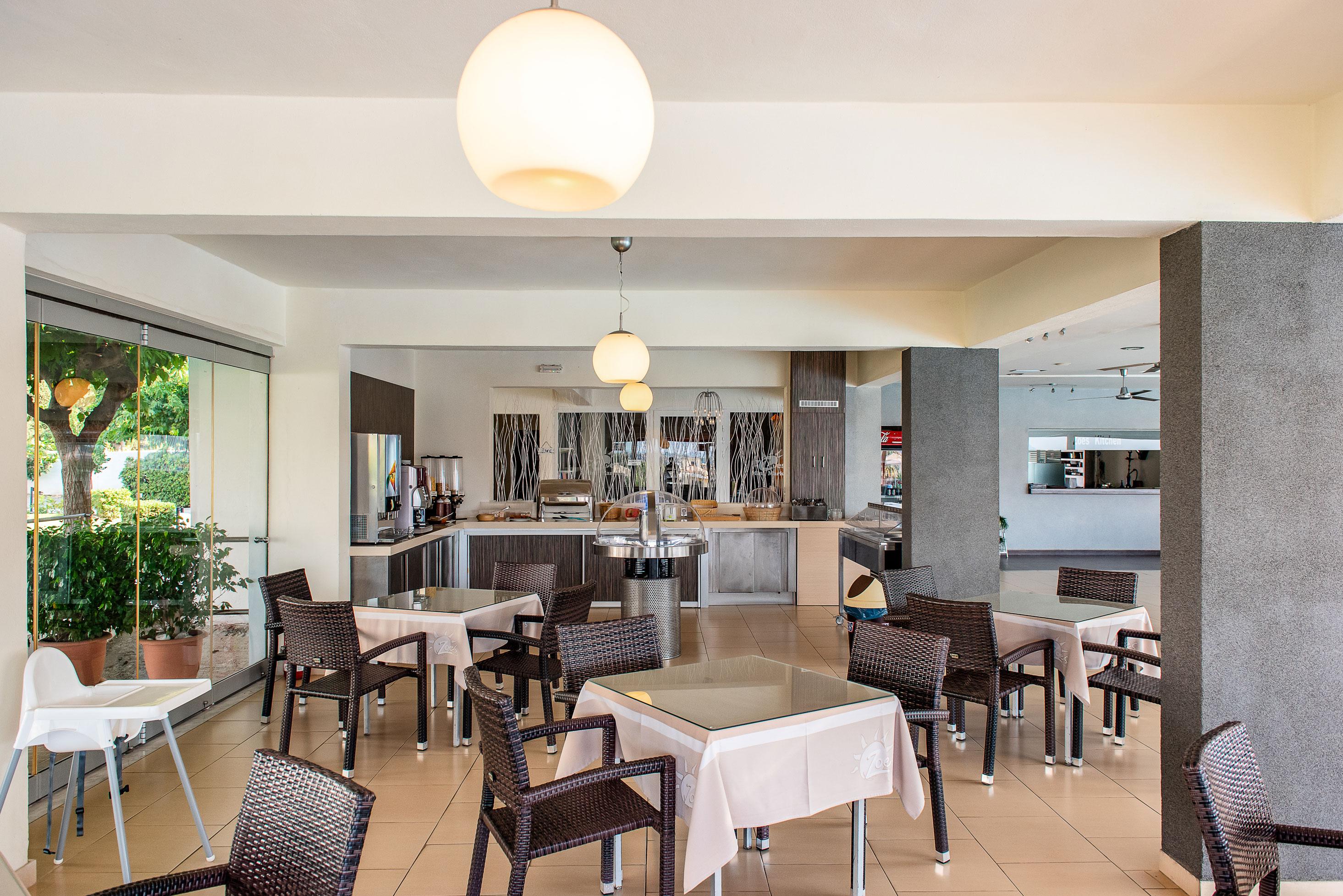 Hotel Zoes & 3*
