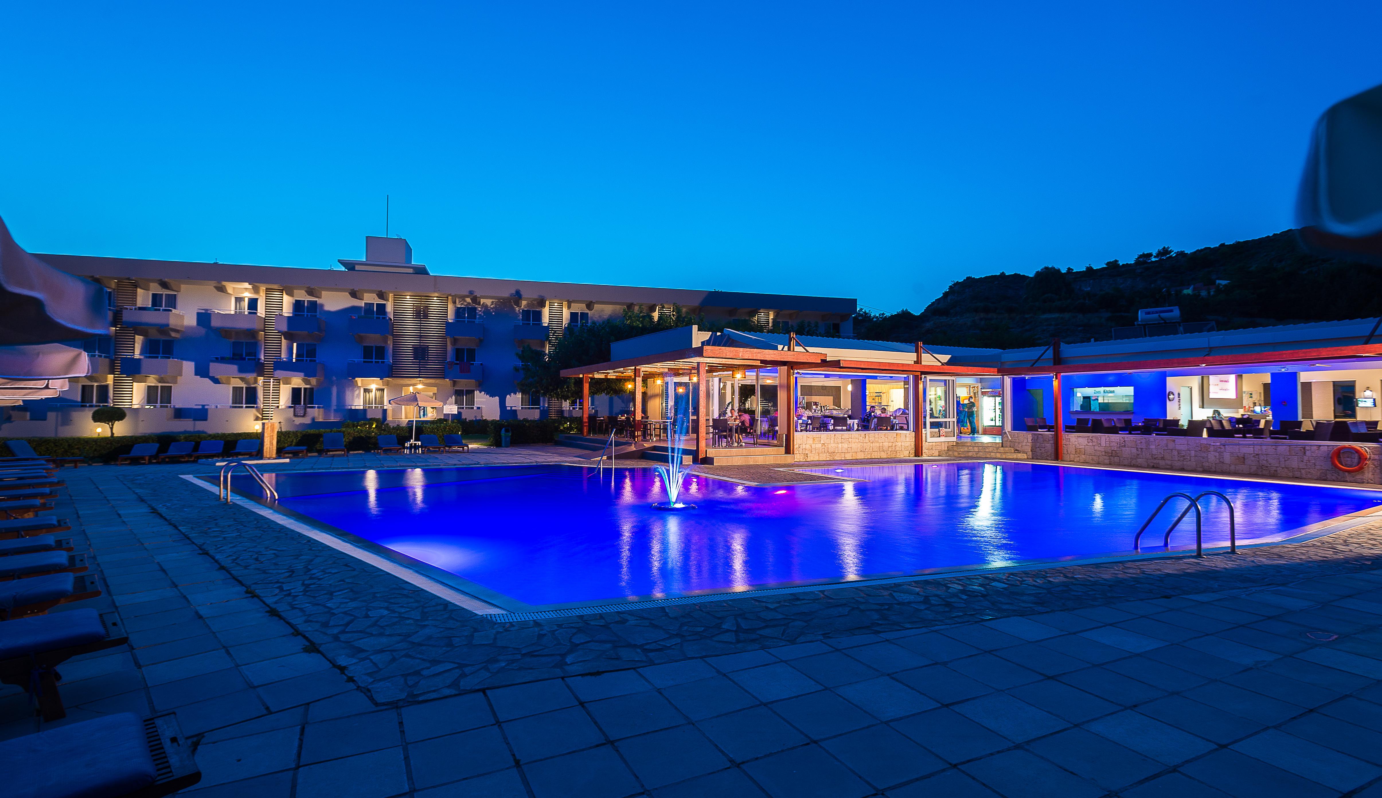 Zoes & Hotel