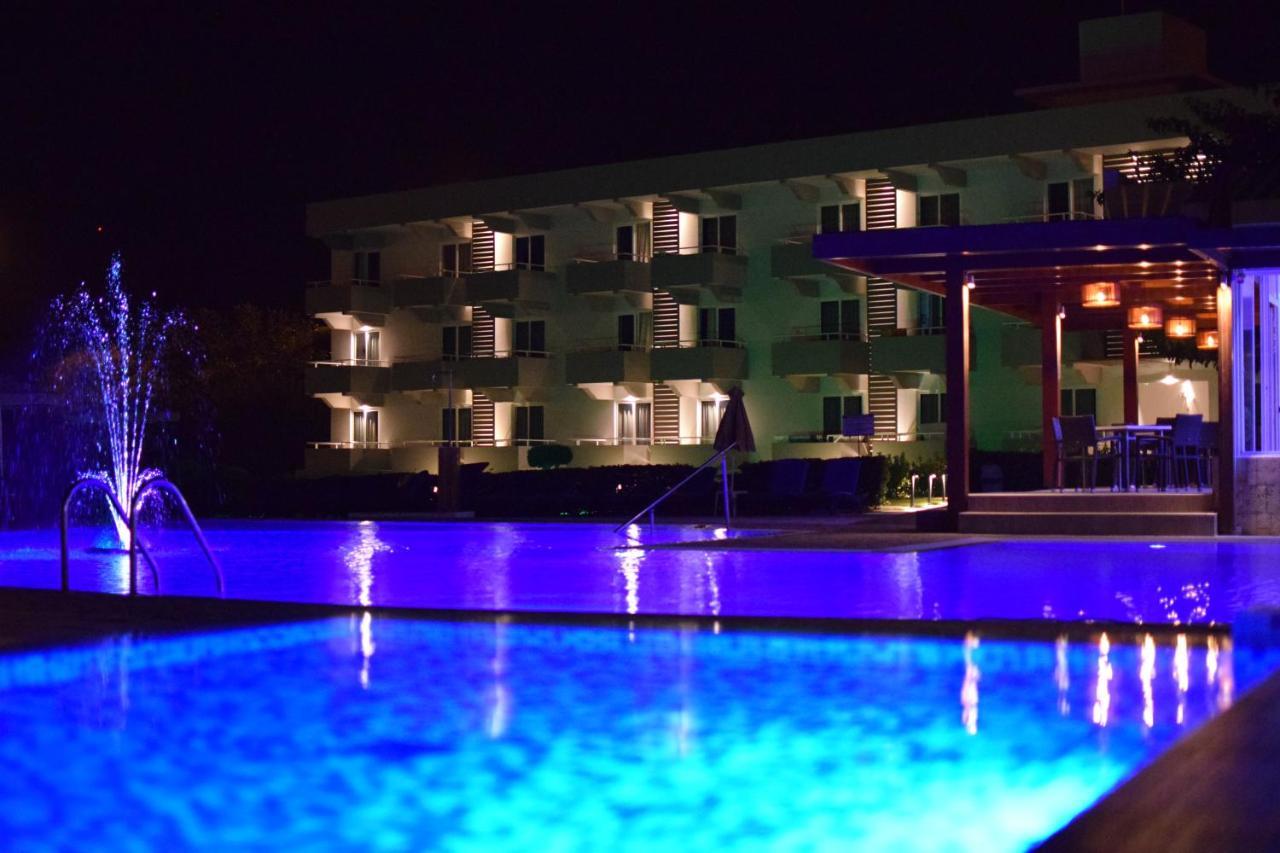 Hotel Zoes & 3*